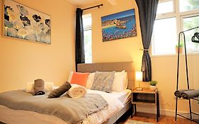 Ensuite Near Luton Station